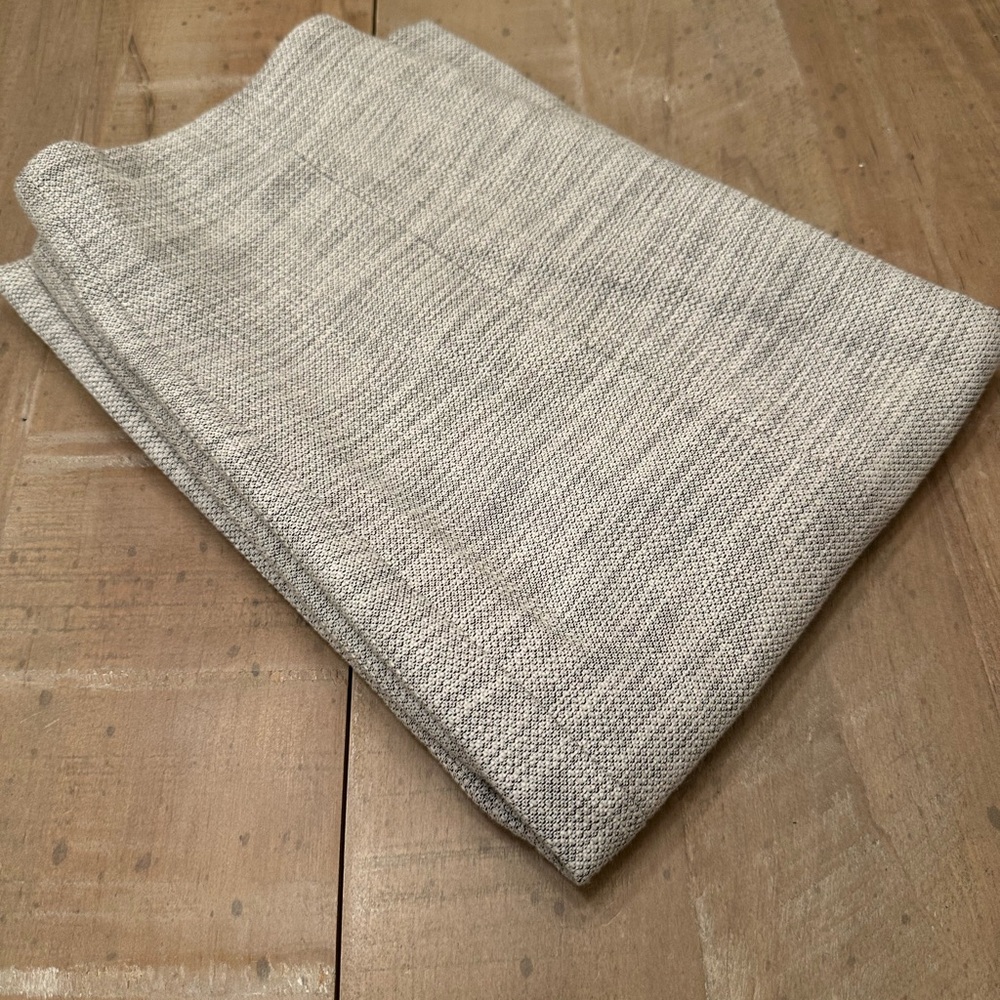 Banana Republic Black and White textured pencil skirt (Size 10).